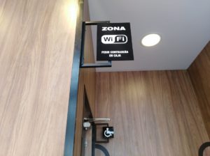 Señalética para estaciones de servicios.