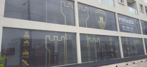 Colocación de Adhesivos Microperforado