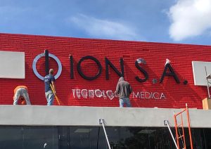 Cartelería Corpórea en Acero
