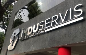 Cartel y letras corporeas en paraguay