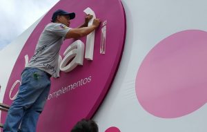 letreros en acrilico con iluminación