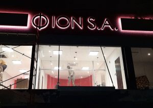 Iluminación de Cartelería Corpórea en Acero