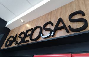 letreros en acrilico para estacion de servicos