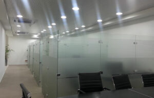 arenado en vidrio decoracion de oficinas en paraguay