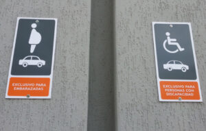 señaleticas estacionamiento banco paraguay
