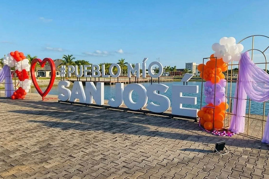 Letras Corpóreas Gigantes Impacto Visual en Entrada de Ciudades